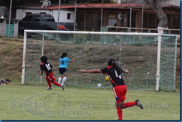 jugada de gol de xela, anotacion de madelyn ventura. (2)