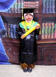 Model Baju Wisuda  Anak  Anak  Tk  Kekinian Yang Apik Indah 