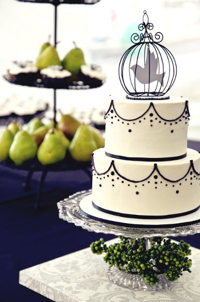 WEDDING CAKE