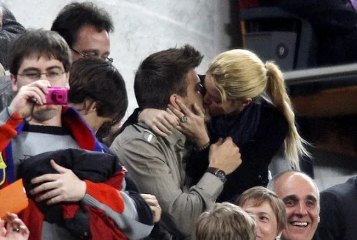 Gerard Piqué kisses Shakira after Lionel Messi's goal against Osasuna