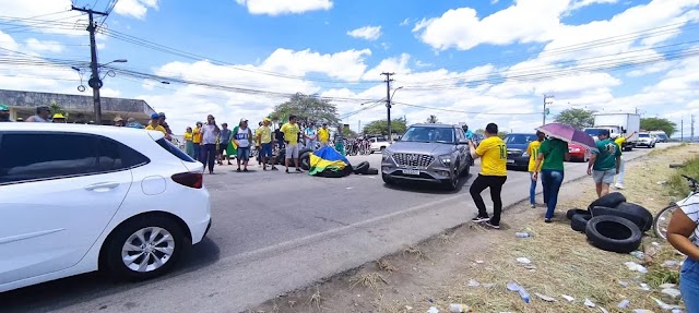 INTERDIÇÕES NAS RODOVIAS DO AGRESTE SÃO SUSPENSAS PARCIALMENTE; MANIFESTANTES CONTINUAM PROTESTANDO NOS PONTOS DE BLOQUEIO