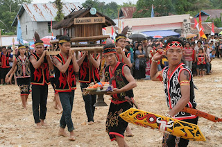 BERITA KALIMANTAN: Suku Dayak Kalimantan Barat