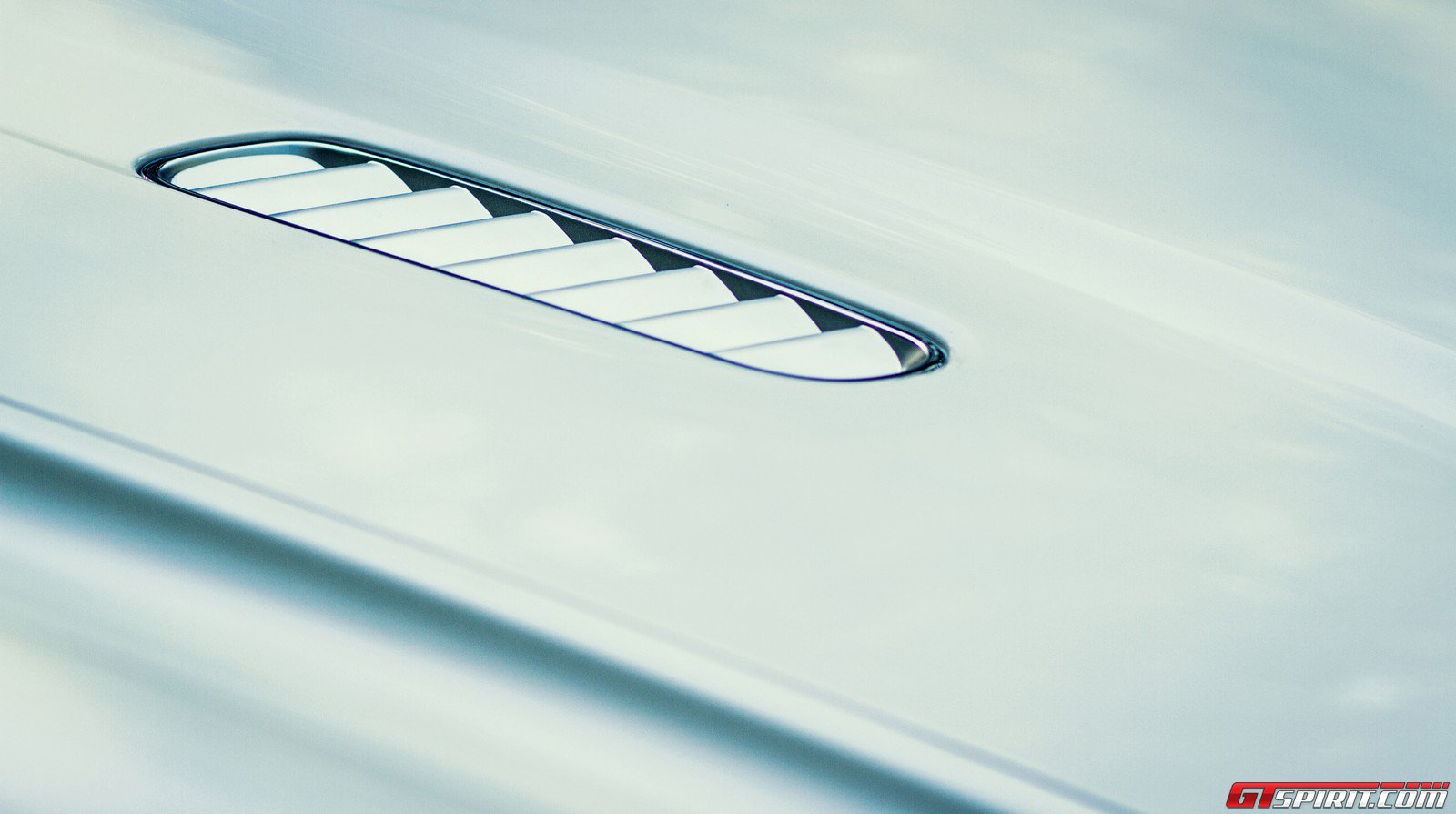 Aston Martin Rapide.