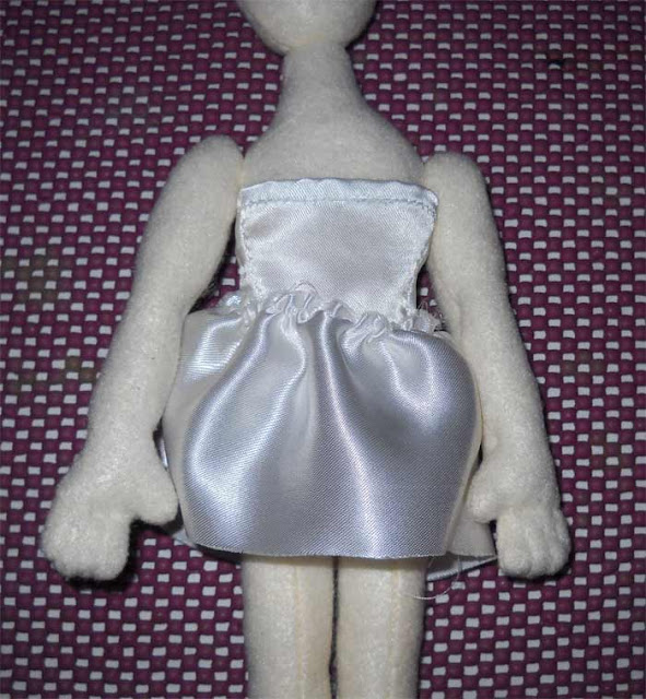 fit skirt to the doll