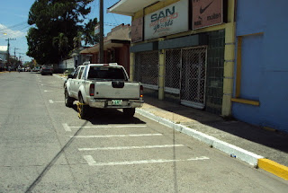 White lines indicate paid parking in La Ceiba, Honduras