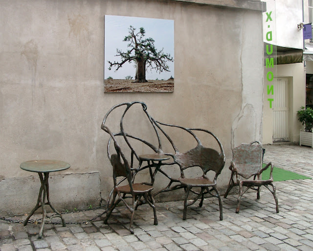 Iron chairs, Village Saint-Paul, Rue Saint-Paul, Paris