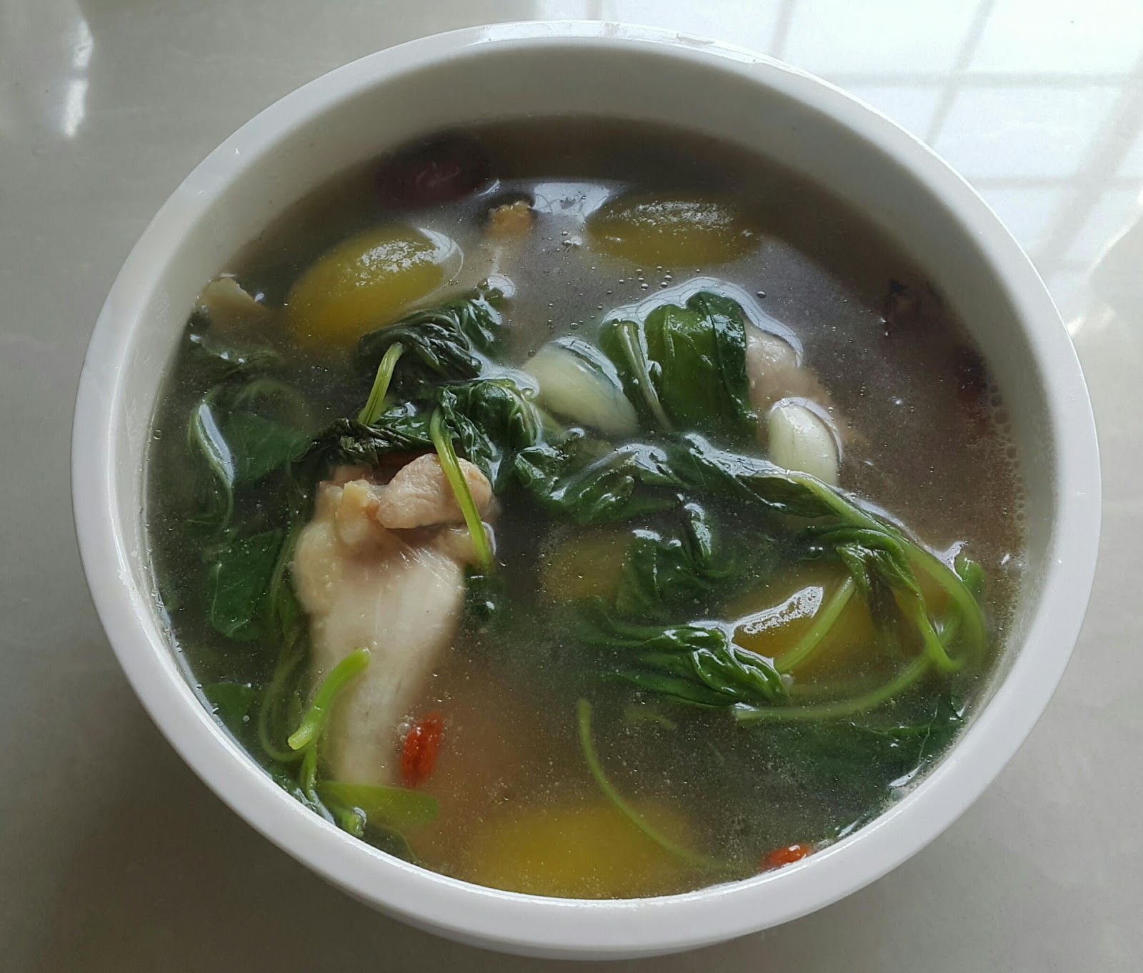 Cerita Yna: Resepi Sup Ayam Herba dan Sayur