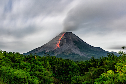 Gunung Merapi Meletus Lagi: BPPTKG Imbau Masyarakat Hindari Zona Bahaya