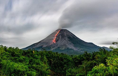 Gunung Merapi Meletus Lagi: BPPTKG Imbau Masyarakat Hindari Zona Bahaya