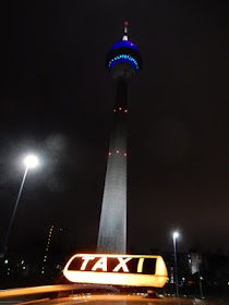 http://www.express.de/duesseldorf/lampen-weiter-defekt-nun-ist-es-amtlich--das-tour-aus-fuer-rheinturm-uhr-27843086?originalReferrer=