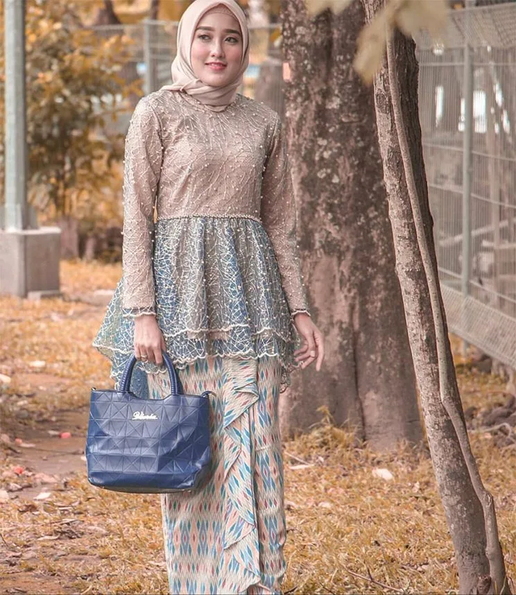40 Model Kebaya Muslim Yang Stylish Dan Trendi Untuk - Model baju kebaya muslim