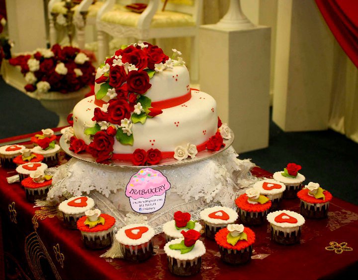 Fully fondant wedding cake with white and red theme complimented with set 