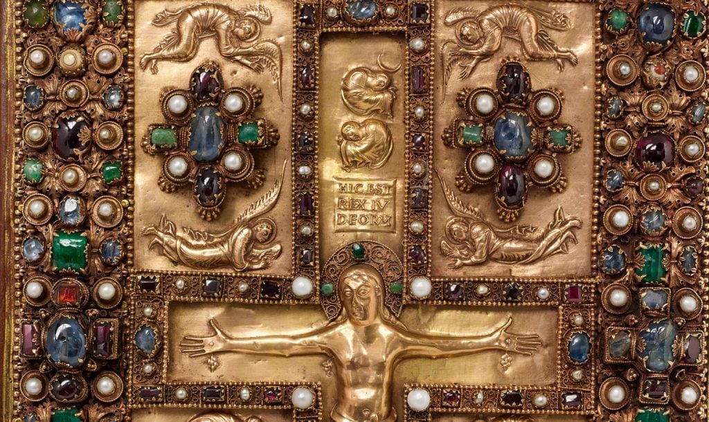 Λεπτομέρεια από το βαρύτιμο εξώφυλλο Ευαγγελίου που δημιουργήθηκε στα τέλη του 9ου αιώνα. [Credit: The Morgan Library & Museum]