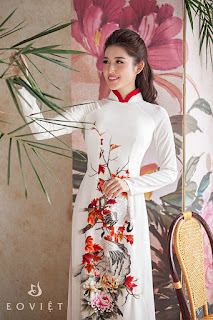 Á hậu Huyền My khoe nét thanh xuân với áo dài Eo Việt