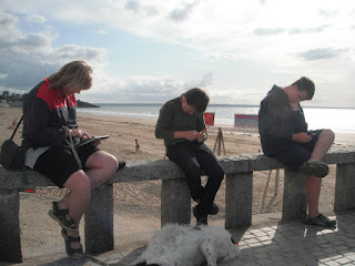 Surfing for free, reading our emails on the beach !