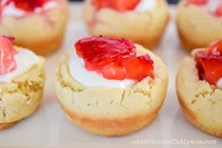 strawberry cream cheese cookie cups