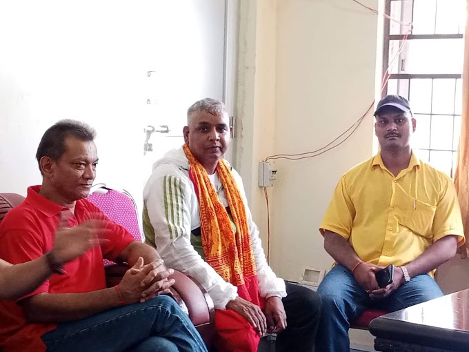 सनातनी नेपाल हिन्दु समाज केन्द्रिय कार्यालय बाके प्रमुख दिपक लोध को नेतृत्वमा गएको टोलीले जिल्ला प्रशासन कार्यालय बांकेमा विभिन्न मागसहित ज्ञापन पत्र बुझाएको छ।