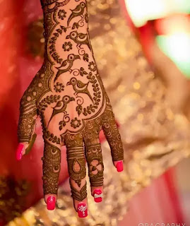 Cute_brides_with_leaves_henna_design