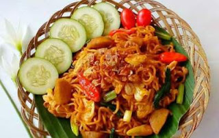 Indimie goreng plus bakso dan aneka sayuran lebih enak dan sehat