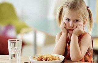 كيف يمكن التغلب على فقدان شهية الطفل  - الاطفال - طفلة بنت ترفض الاكل تكره