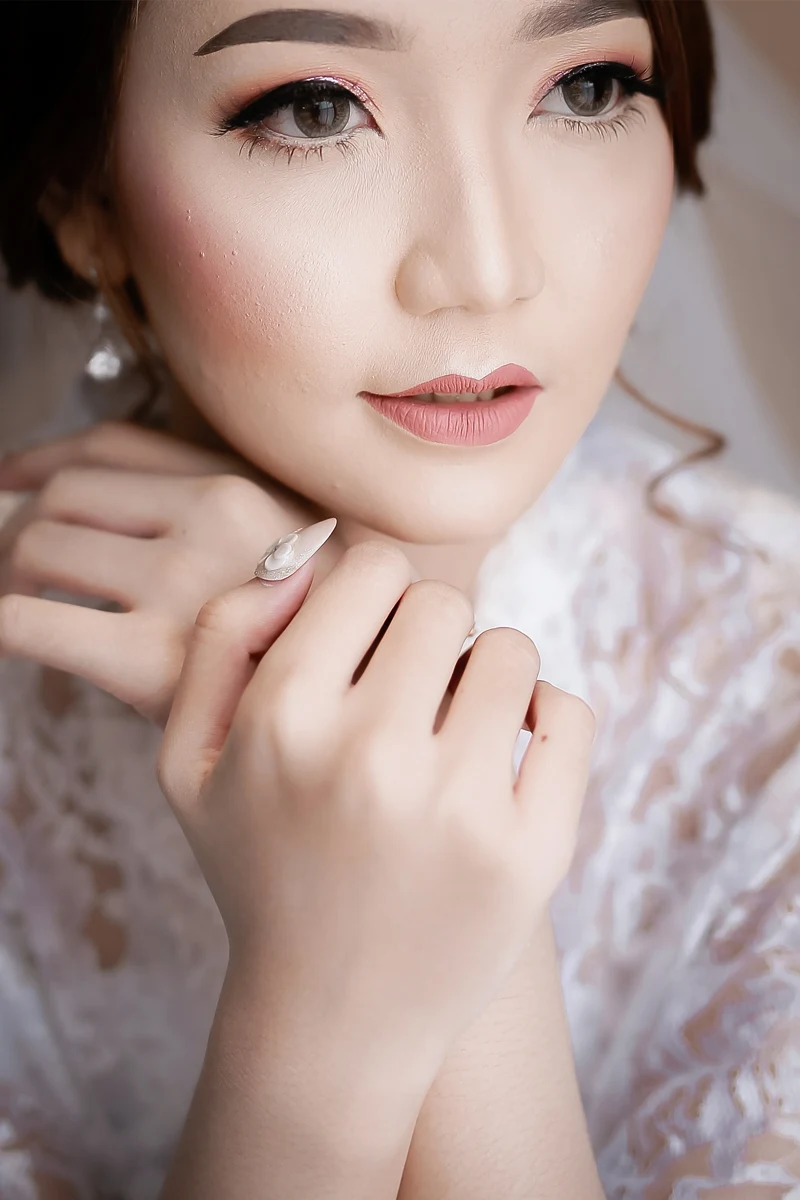 portrait of a bride with a beautiful, soft makeup look