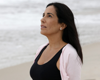 Norma persegue Marina, tenta matá-la e vai parar no hospício em "Insensato"