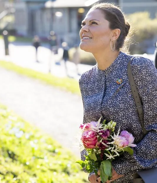 Crown Princess Victoria wore a new Gabriela fiore blouse and Aline  fiore skirt from By Malina. Lidingo Music School