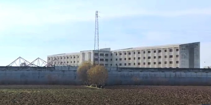 Rivolta e morte di un detenuto scuotono il carcere di Padova: agenti feriti e minacce di bombe
