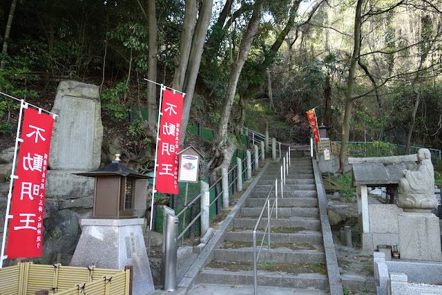 十三佛巡りの参道