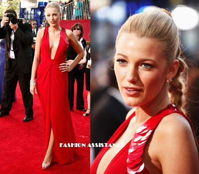 Blake Lively Emmys 2009. Blake Lively con zapatos nude