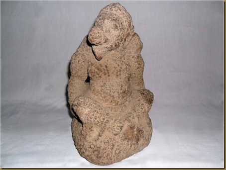 BARANG ANTIK : Patung Jatayu dari batu tua