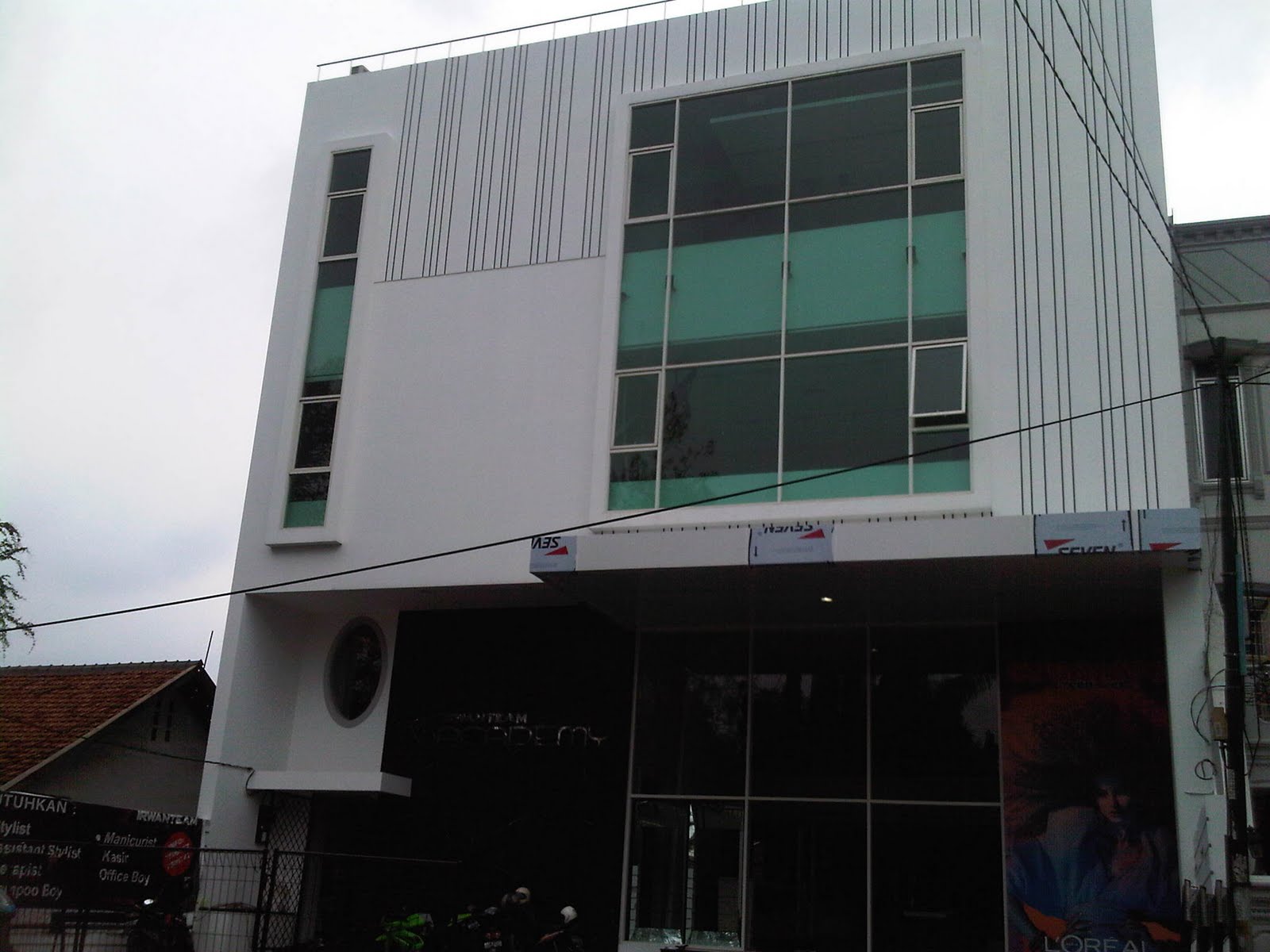 KARYA LUHUR GLASS Proyek Irwan Team Salon di Bendungan 