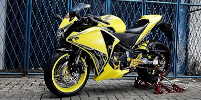 Modifikasi CBR150 R Dominasi Warna Kuning Terbaru 2014