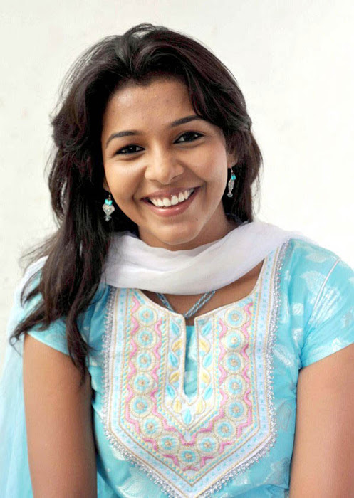kadhal saranya actress pics