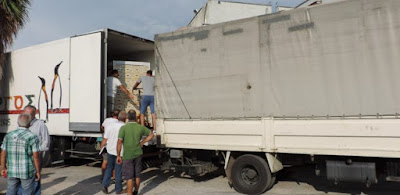 Διανεμήθηκαν χιλιάδες ροδάκινα στην Καλαμάτα