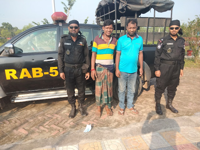 রহনপুরে র‌্যাবের হাতে চোলাই মদসহ ২ জন আটক