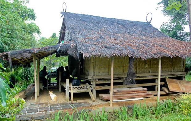 35 Rumah Adat di Indonesia Gambar  dan Pembahasan 