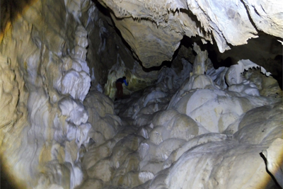 Interior de la cueva de Los Santos