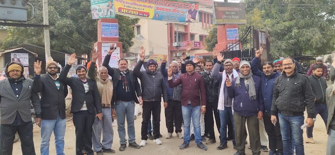 तहसील मुख्यालय पर अलाव की मांग को लेकर अधिवक्ताओं ने जताया आक्रोश 