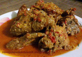  Masakan dengan materi olahan daging ayam hampir selalu menghiasi hidangan hidangan sehari RESEP SEMUR AYAM SANTAN BUMBU MERAH