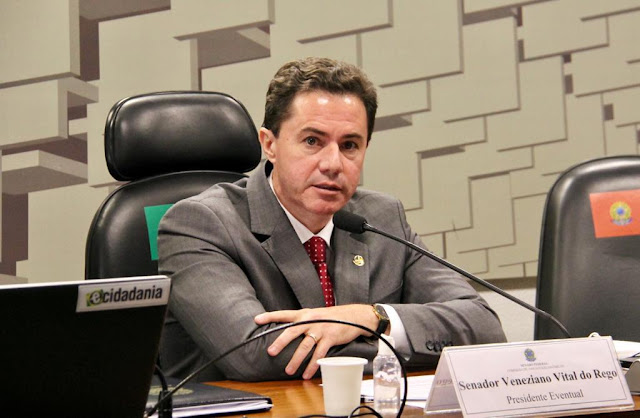 Senador Veneziano Vital apresenta requerimento para que ministro da Educação explique declaração de que universidade no Brasil deveria ser para poucos