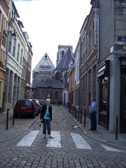 2011.08.07-067 Catherine devant l'église Ste-Catherine