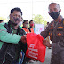 Jelang HUT Bhayangkara ke-76, Polres Kendal Bagikan Paket Sembako Kepada Warga Masyarakat