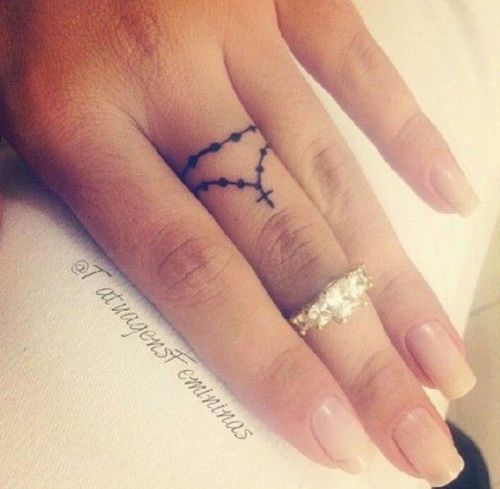  Most Exquisite Finger Tattoos Designs