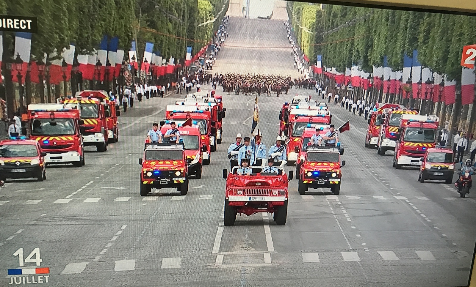パリ便り Lettres De Paris Quatorze Juillet パリ祭 La Fete Nationale