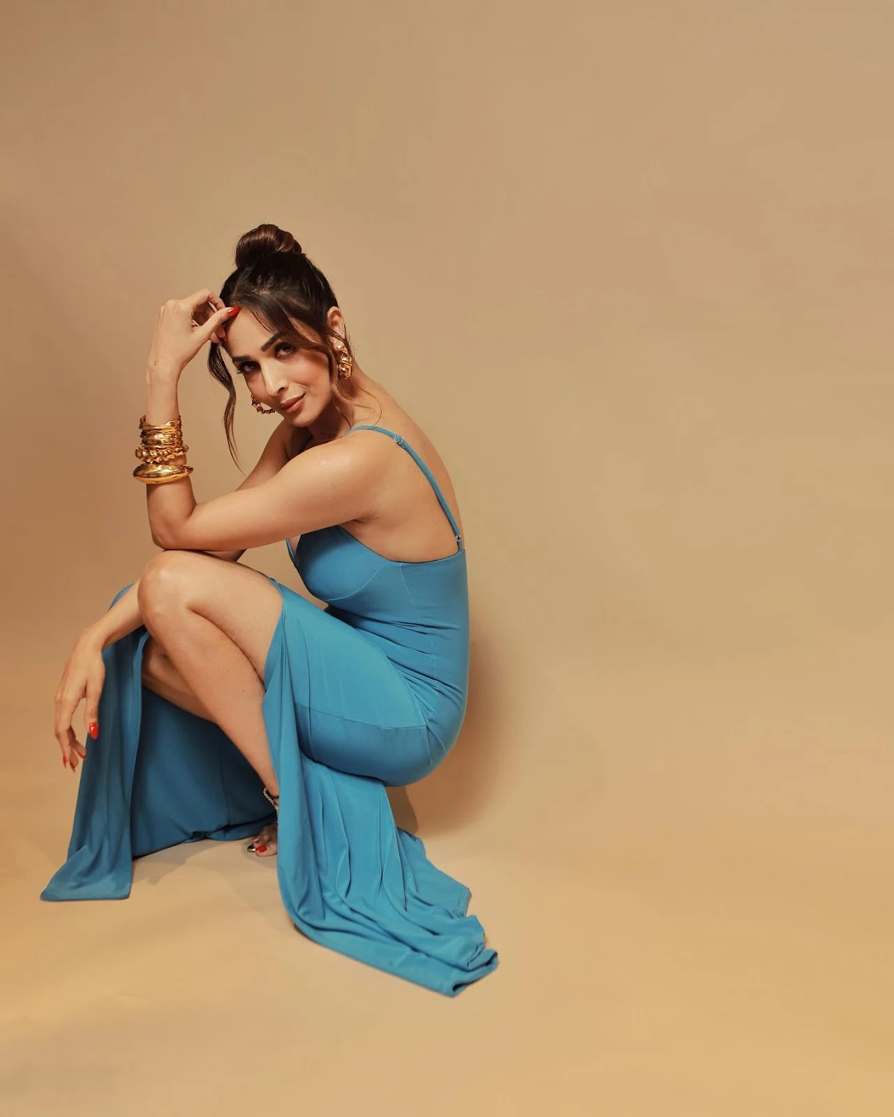 Malaika Arora cleavage blue dress hot actress