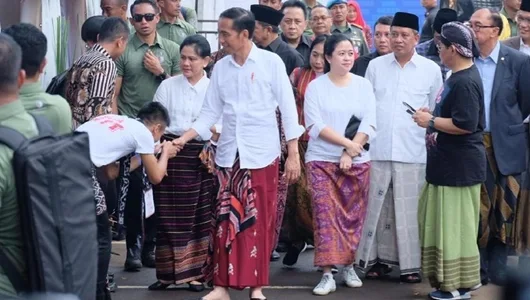 Jokowi Ajak Masyarakat Pakai Sarung Minimal Sebulan Sekali
