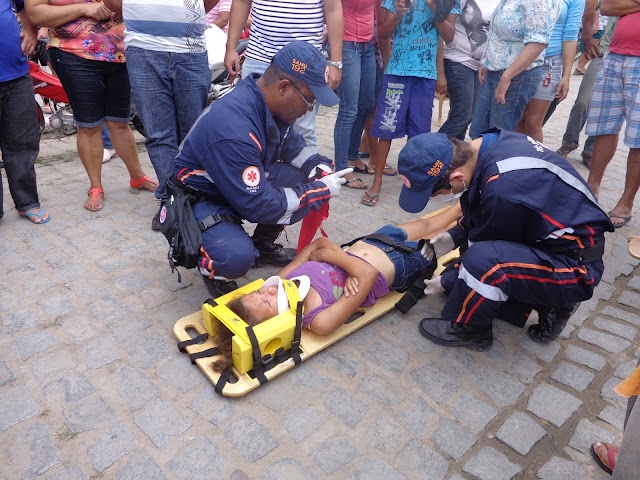 VITIMA DE ATROPELAMENTO É SOCORRIDA PELO SAMU