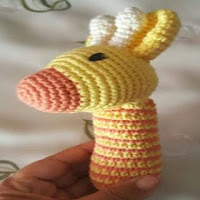 PATRON GRATIS SONAJERO JIRAFA DE CROCHET