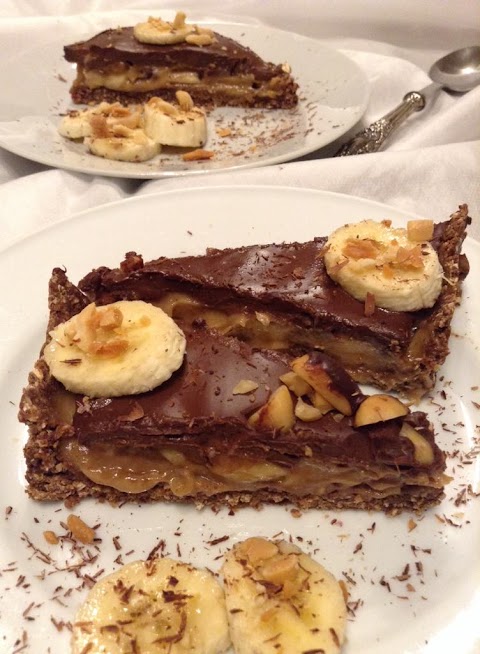 Tarte de chocolate, banana e caramelo de manteiga de amendoim (sem açúcar; sem glúten)